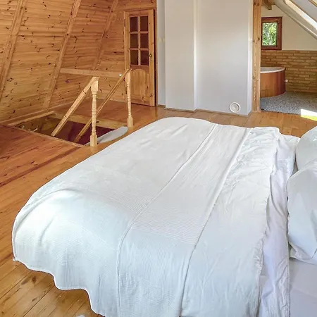 Dom wakacyjny 3 Bedroom Awesome In Sulęczyno