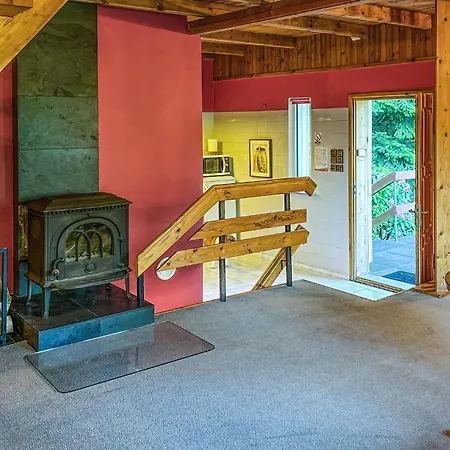 3 Bedroom Awesome In Dom wakacyjny Sulęczyno